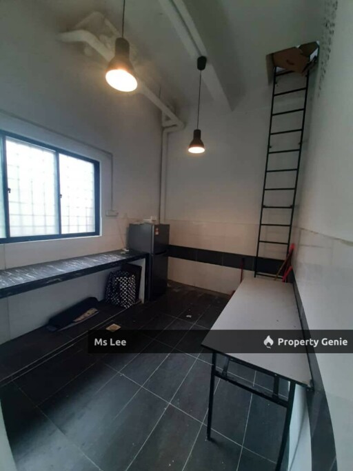 Room 106 RM 700 @ 2 Storey Shop Hotel,Chow Kit -near LRT/HKL/IJN -Ready unit