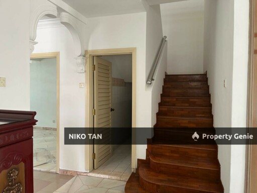 [CORNER]2-Storey Jalan Molek For Sale