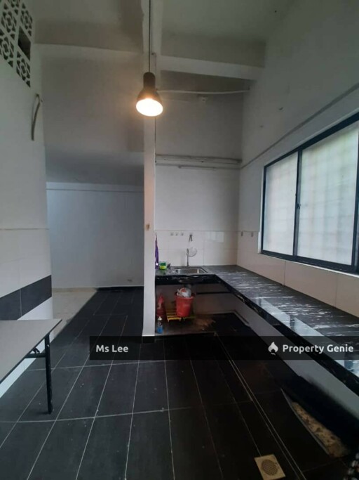 Room 106 RM 700 @ 2 Storey Shop Hotel,Chow Kit -near LRT/HKL/IJN -Ready unit