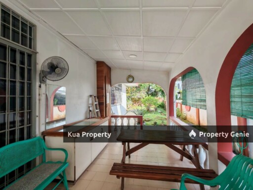 Double Storey Semi-Detached House For Rent! Located at Kenyalang, Near Spring