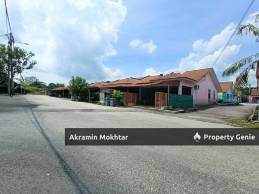 END LOT, EXTENDED & BELOW VALUE | Rumah Teres Setingkat Taman Krubong Indah, Melaka.