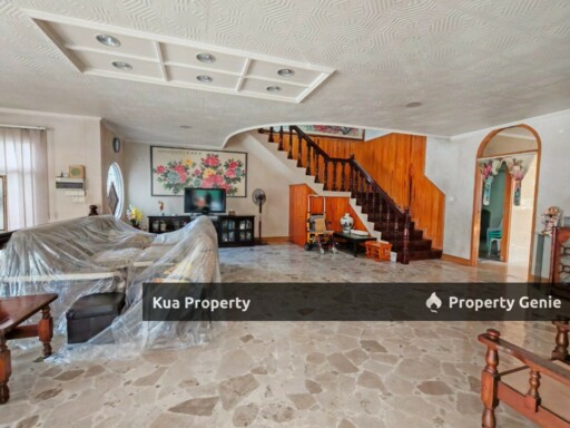 Double Storey Semi-Detached House For Rent! Located at Kenyalang, Near Spring