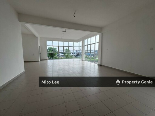 PRIME END LOT SHOP FOR RENT!