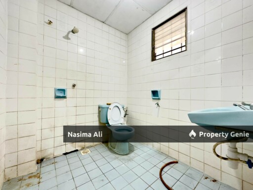 Spacious Unit- 2 Storey, Jalan Turmalin Seksyen 7 Shah Alam