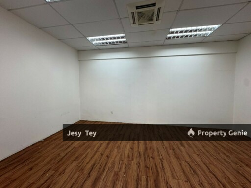 Taman Molek 2nd Floor For Rent