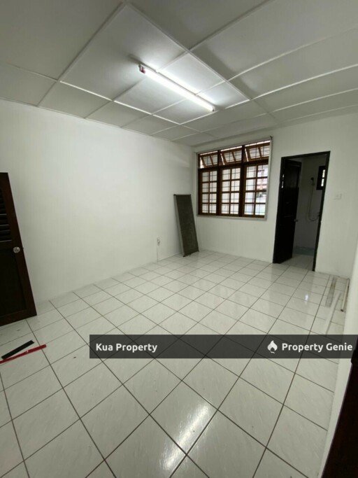 Double Storey Terrace Intermediate House at Jalan Seladah, Jalan Song