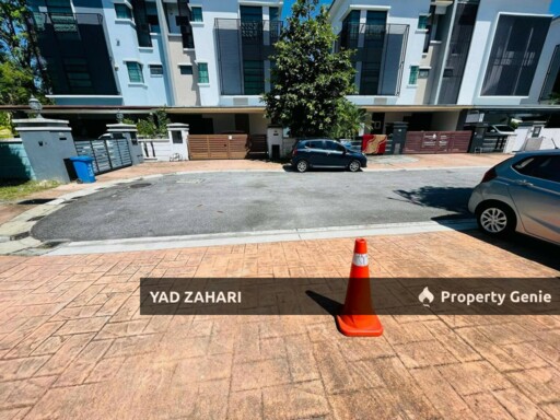 Bukit Jelutong Heights, Shah Alam | 3-Storey Semi-D 7 6+1 Rooms | RM1.68M - Next To Guthrie & NKVE Highway, Privacy Environment and with Extra Land