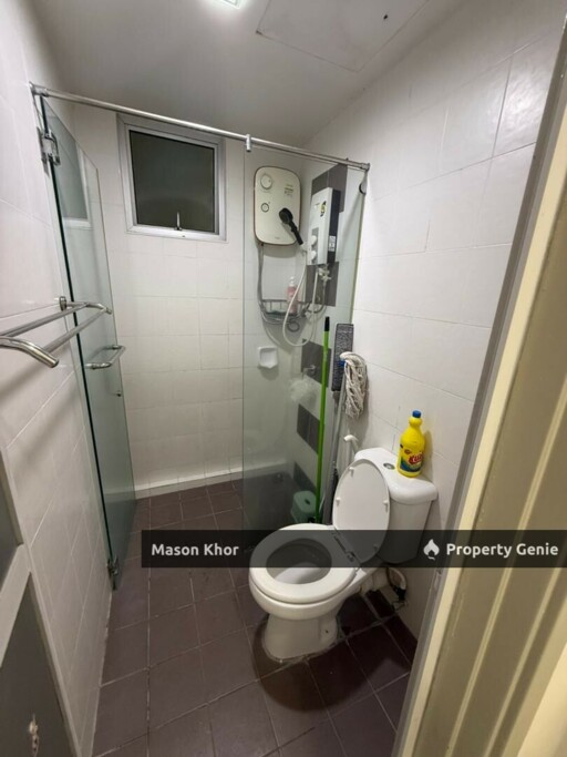 THE GOLDEN TRIANGLE CONDO 1165sf 2CP FULLY RENOVATED RELAU
