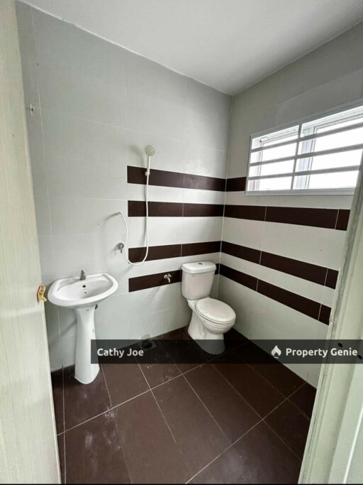 DOUBLE STOREY CORNER LOT AT LAHAT, IPOH