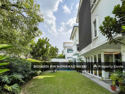 Fully Renovated With Swimming pool 3 Storey Corner Lot Semi D @ Changkat Kiara Bayu, Dutamas, Mont Kiara Kuala Lumpur .