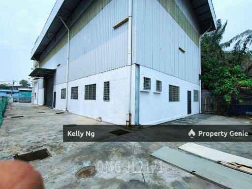 2.5 Storey Semi-Detached Factory / Warehouse At Pandamaran Klang For Rent