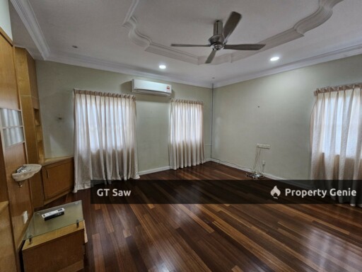 Peaceful 2.5 Storey Bungalow Bangi Golf Resort For Rent