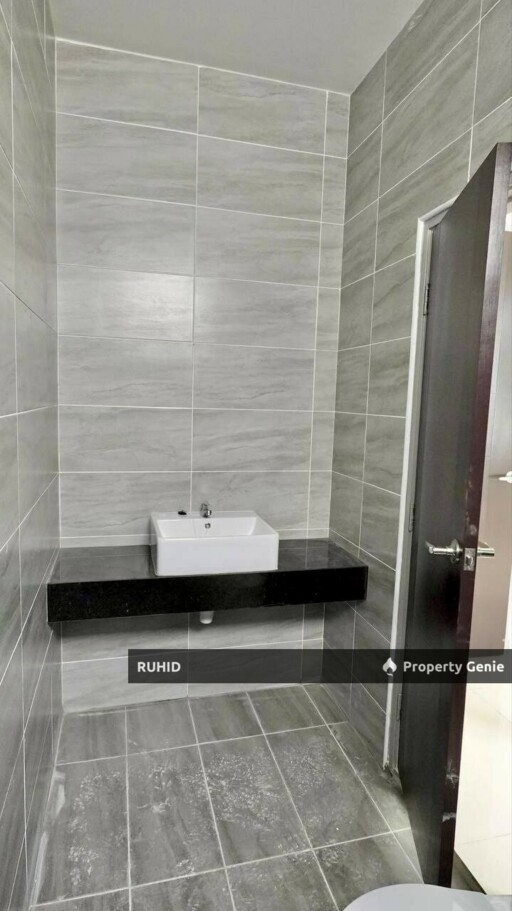 Freehold 4R4B Cluster House For Sale in Taman Bestari Indah Ulu Tiram