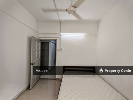 Male Room 2 RM600 @ 1st Floor Shop Apt-Sek 7-Shah Alam-near UITM-Ready Now