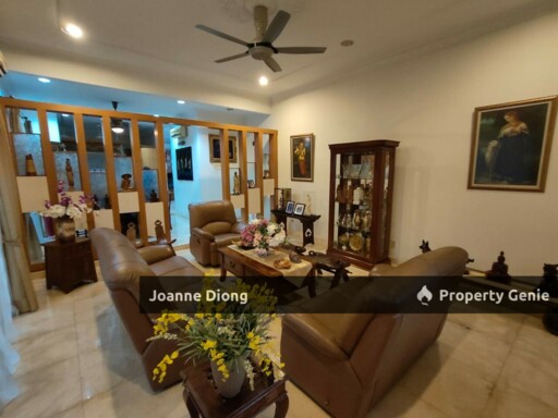 SS 1 Kampung Tunku Bungalow