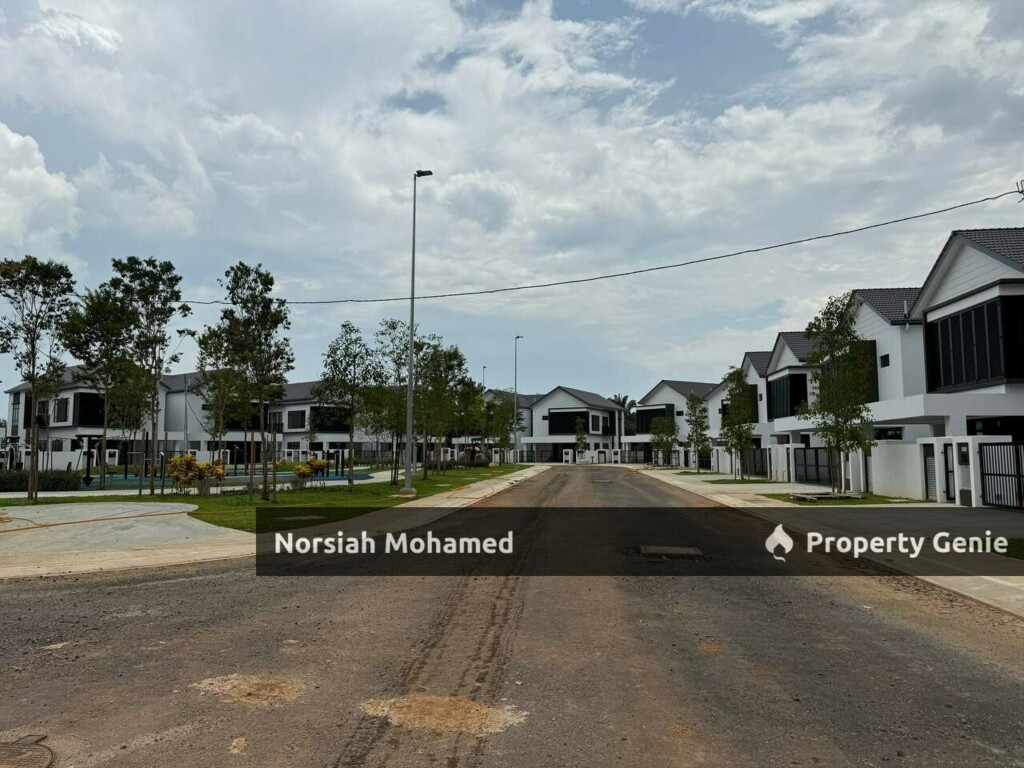 Discover a lifestyle, spacious, elegance, and serenity — 28 Exclusive Park Home Semi-D (5 bedrooms, including a Senior Suite Design, all just minutes away from Putrajaya, KLIA, and Kuala Lumpur