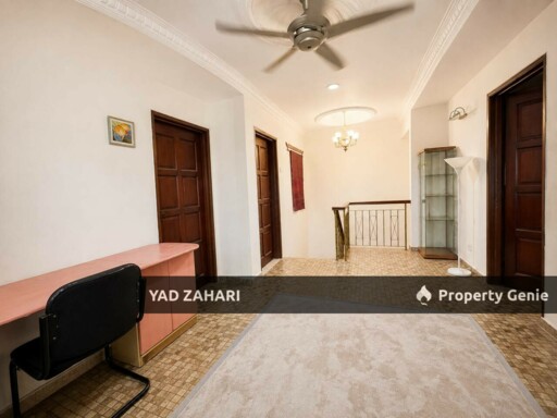 Seksyen 13, Shah Alam |  2-Storey Terrace 6 Bedrooms | RM900K - Corner Lot, Walking Distance to Surau & More Parking Space