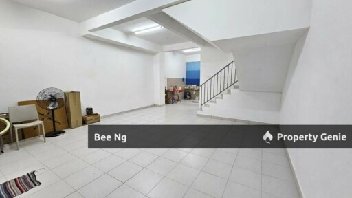 Taman Pulai Mutiara / 2.5 Storey Terrace / For Rent