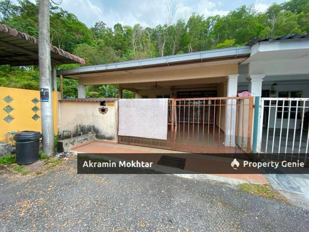 Single Storey Terrace Corner Taman Matang Jaya, Sungai Buloh. .