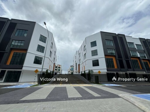 Pelangi Avenue 4 Storey Shoplot Corner Lot / End Lot