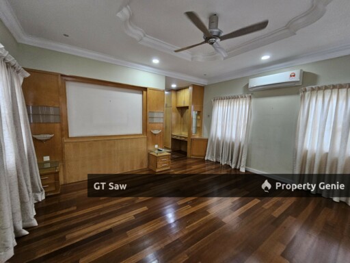 Peaceful 2.5 Storey Bungalow Bangi Golf Resort For Rent