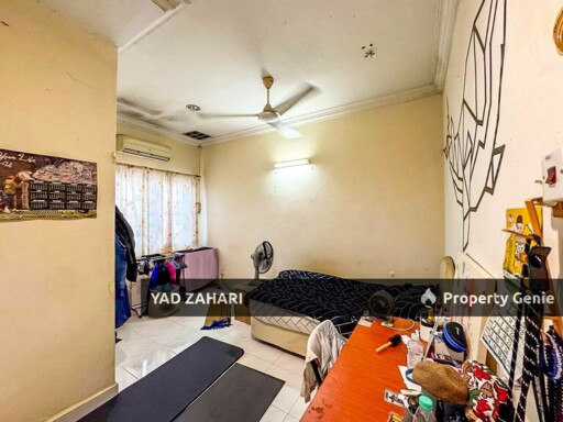 Seksyen 9, Shah Alam | 2-Storey Terrace 4 Bedrooms | RM650K - Facing Open, Spacious Porch & Extended Kitchen