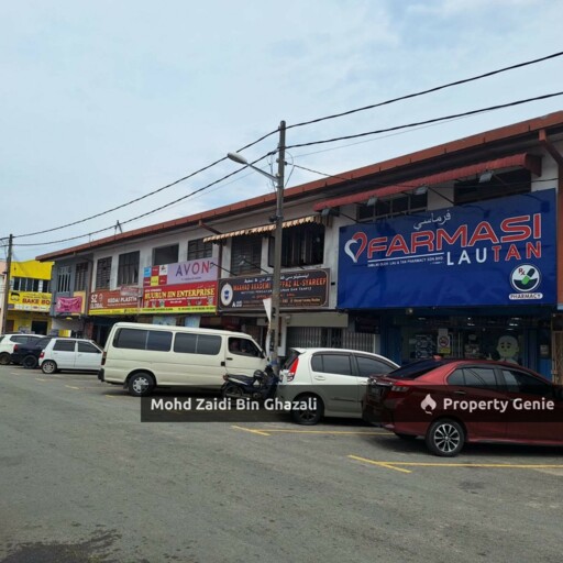 Kedai 2 tingkat pekan Jelawat