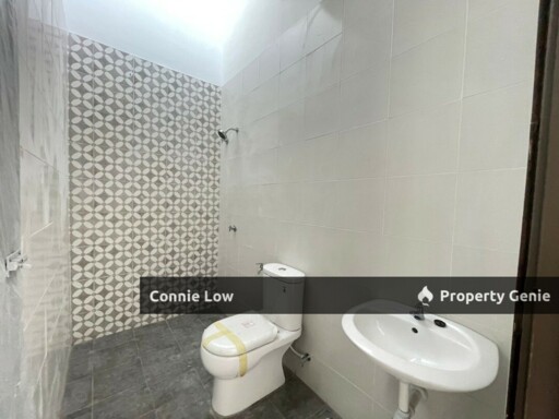 Full Loan ! Corner Single Storey SemiD Guarded Below Market Value!!!