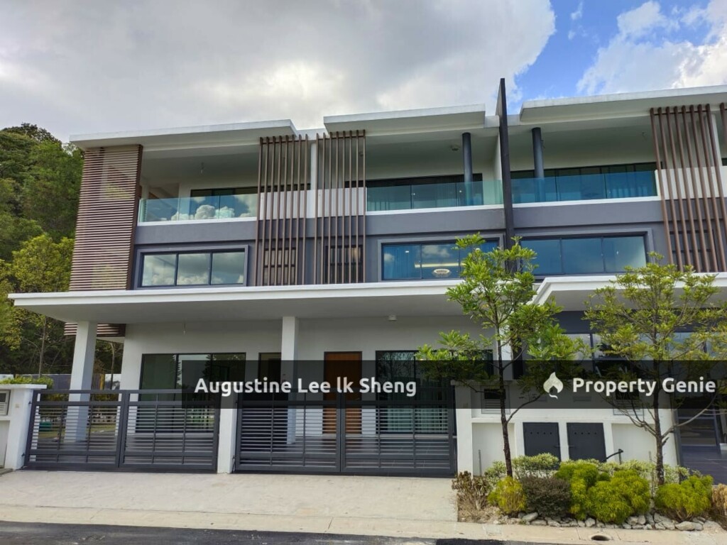 Selayang Ready Move In 3 Storey Landed House ๐ฅ Free Semi-Furnished OR Cash-Return. 3 Carparks. 100% Full Loan. Save RM330K