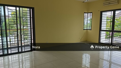 Laman Delfina, Nilai Impian. Corner Lot for Sale