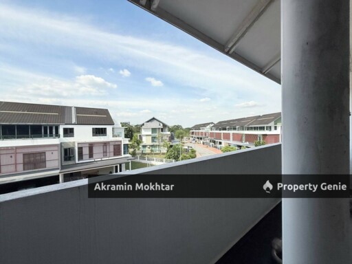Freehold, Beautifully Renovated & Partially Furnished | 3 Storey Superlink Thistle Grove, Denai Alam