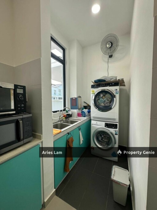 Eco Tropic Double Storey Corner Lot Terrace House / Kota Masai