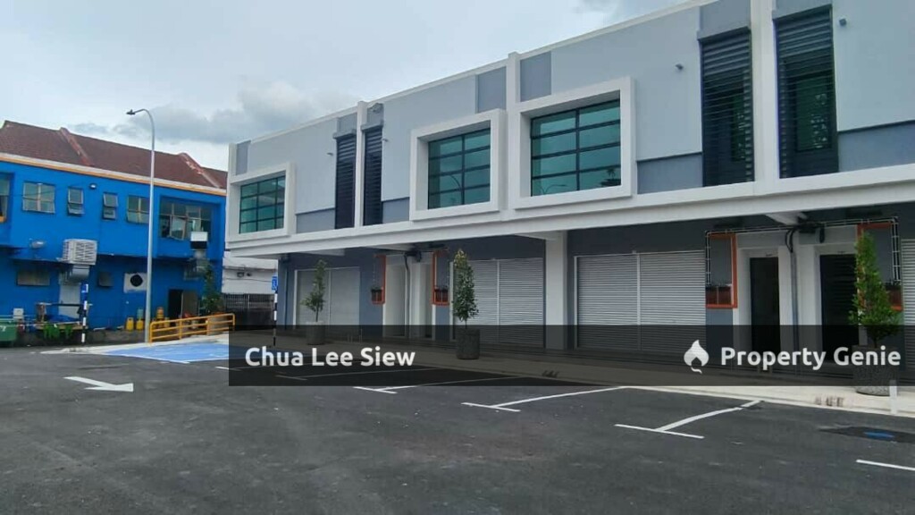 For RENT👉  Desa Cemerlang New Shop
