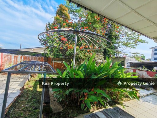 Double Storey Semi-Detached House For Rent! Located at Kenyalang, Near Spring