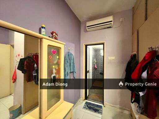 M Tiara, Larkin