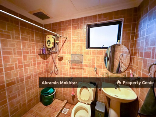 FREEHOLD & 1 COVERED PARKING | EVERGREEN PARK ACORN & HAZEL Condominium Sg Long