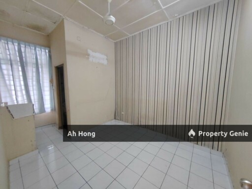 For Sale / Taman Molek / Single Storey / Original Unit / Freehold