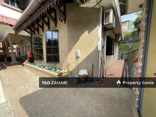 Seksyen 2, Shah Alam | Bungalow 7+1 Rooms | RM2.2M - Spacious Car Porch, with Private Pool & Nearby Masjid and UITM Shah Alam
