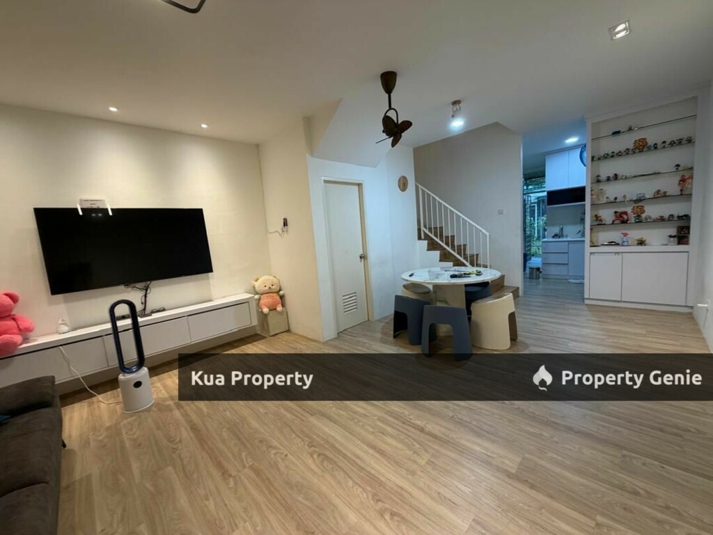 Oxford Park Avenue townhouse lower unit For Sale Located at 9th mile