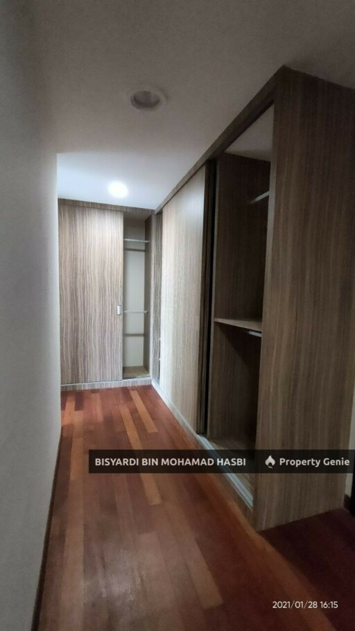 RENOVATED 3 STOREY CORNER LOT SEMI DETACHED, LAKEHILL VILLAS, BANDAR BARU BANGI, BANGI .