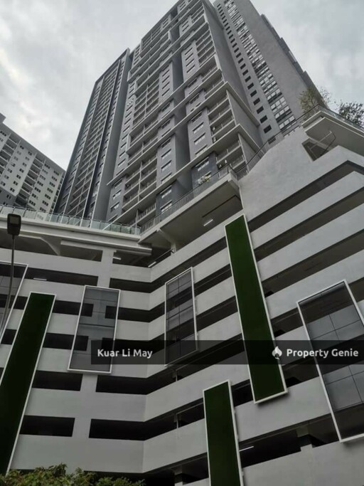4 Parking The Herz For Sale