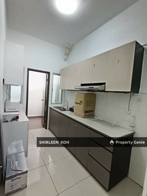 Female Room Renting at Suriamas Suites Condominium @ Larkin JB Town