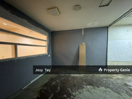 (Taman Molek) Double Storey Shop For Rent