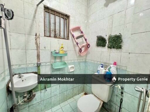 Facing Open & Partially Furnished | Double Storey Jalan Platinum Seksyen 7, Shah Alam