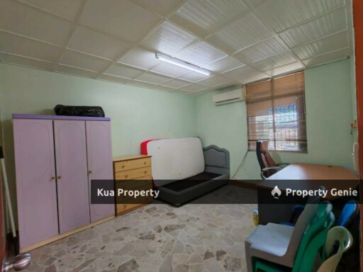 Double Storey Semi-Detached House For Rent! Located at Kenyalang, Near Spring