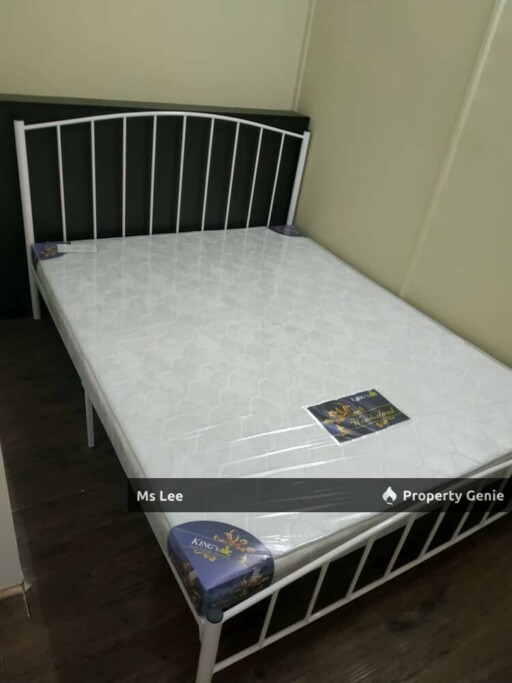 Room 203 RM 650 @ 2 Storey Shop Hotel,Chow Kit -near LRT/HKL/IJN -Ready 3/8