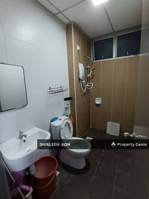 Male room for rent at Larkin Heights @ Larkin Idaman