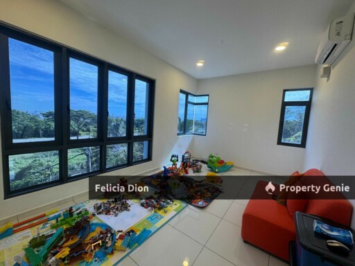 Ujong Pasir 8 Residence Two Half Storeys Superlink Corner for Sale 🏕️