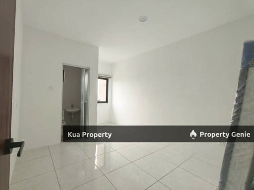 FOR RENT! D’Everglades Upper Unit Townhouse at Kampung Stutong Baru, near BDC