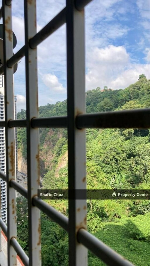 Well Kept 3 Bedroom Unit 1 Car Park Flora Damansara Apartment For Sale